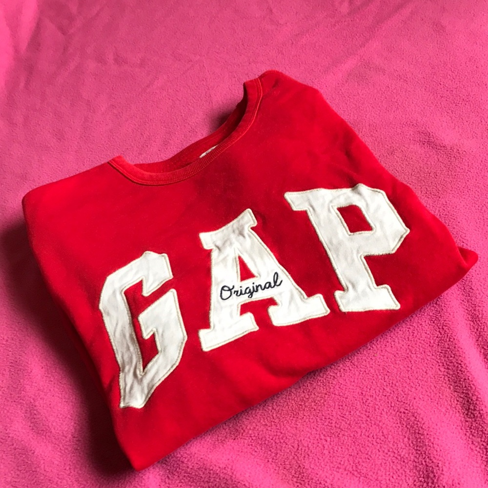 ❤️ Red GAP Sweatshirt ❤️